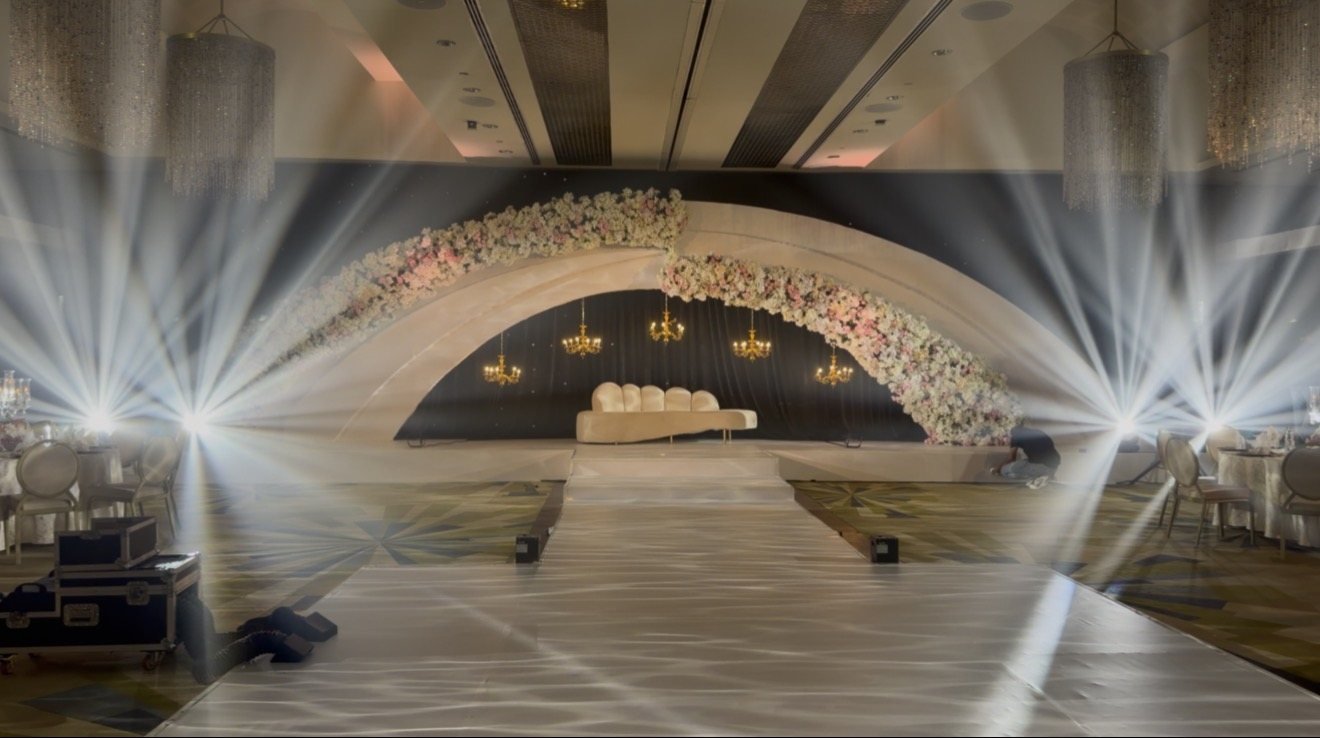 Beam lighting on a floral kosha